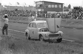 Bergers Volvo har gått varm. Gelleråsen, Karlskoga. 1960-08-07