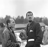 Förare i samspråk på Gelleråsen, Karlskoga. 1960-08-07