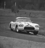 Casner i tvär kurva på Gelleråsen, Karlskoga. 1960-08-07