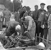 Justeringar av Coventry Climaxmotorn. Gelleråsen, Karlskoga. 1960-08-07