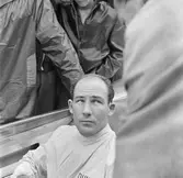 Moss lyssnar. Gelleråsen, Karlskoga. 1960-08-07