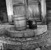 Snuskutting på trappa, 1964