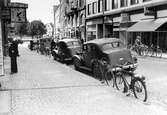Parkerade bilar på Järntorgsgatan, 1930-tal