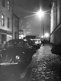 Parkerade bilar på Kyrkogårdsgatan, 1963