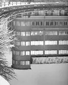 Reflektion av kontorsbyggnad, 1950-tal