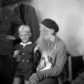 Stålfarfar tillsammans med pojke, 1951-07-05