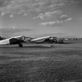 Flygplan på Gustavsviks flygfält, 1953