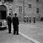 I väntan på kungabesök, 1953-06-18