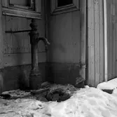 Gårdspump, 1955-02-28