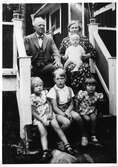 Morföräldrar med barnbarn, Ullavi, Karlslund, Nora, 1937
