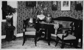 Möblemang i finrummet på Bergslagsgatan 5 B, Nora, 1920-tal