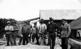 Arbetare vid sågverk på Bergslagsgatan 5 B i Nora, 1930-tal