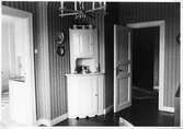 Hörnskåp i matrummet på Bergslagsgatan 5 B i Nora, 1981