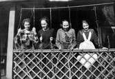 Fyra kvinnor på veranda i Nora, 1921