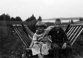 Barn på hövagn i Bomanshyttan, Nora, 1930 ca