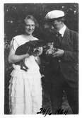 Ungdomar med hund och kattunge, 1924