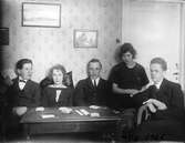 Ungdomar spelar kort, 1925