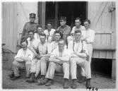 Vid stallet på Svea Trängkår, Älvtomtagatan, 1924