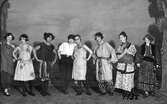 Kvinnor och män i kvinnokläder på scen, 1926