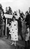 Kvinna med hjärtan på Barnens dag i Nora, 1926-07-18