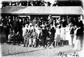 Samling på stranden på Barnens dag i Nora, 1926-07-18