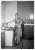 Kvinna i kök i Nora, 1926-10-03