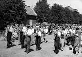 Parad med skolorkester i Nora, 1945 ca