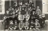 Grupp med musikinstrument på Kullen i Frövi, 1930 ca