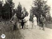 Grupp på cykeltur i Frövi, 1929