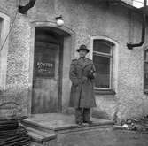 Man utanför Hagabro hus platskontor, 1947