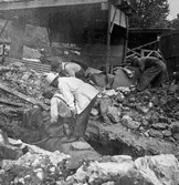 Rörläggningsarbete vid Hagabro hus, 1947