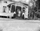 Grupp på veranda, 1900-1910