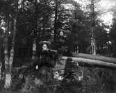 Kvinnor på sten, ca 1910