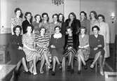 Klassträff efter Fernanderska flickskolan i örebro, 1945
