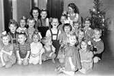 Personal och barn på barnhemmet, 1950-tal
