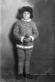 Femårig pojke i stickade kläder, 1920-tal