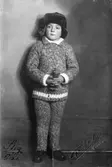 Femårig pojke i stickade kläder, 1920-tal