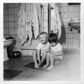 Barn på potta på Stentorpsvägen, 1950-tal