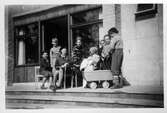 Barn på trappa på Stentorpsvägen, 1950-tal