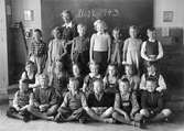 Klass 2 H på Holmens skola, Brogatan 56-58, 1943