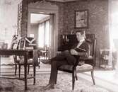 Man i salongen, 1920-tal