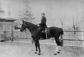 Ridande poliskonstapel till häst, 1910 ca