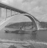 Fartyget Fogdö vid Sandöbron

