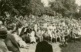 Publik under Klosterspelen vid Riseberga Kloster, 1930-tal