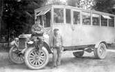 Chaufför och konduktör på busslinje Adolfsberg - Örebo, 1924