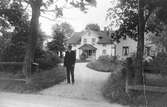 Herr Kindlund på gården i Vallersta, 1910-tal