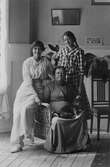 Mor med döttrar, efter 1915