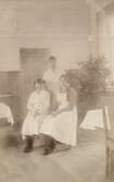 Tre kvinnor i sal på Garphytte sanatorium, 1919