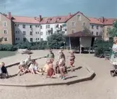 Barn i sandlåda, 1960-tal