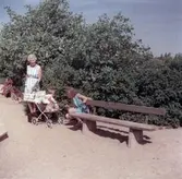 På lekplats i Stjärnhusen, 1960-tal